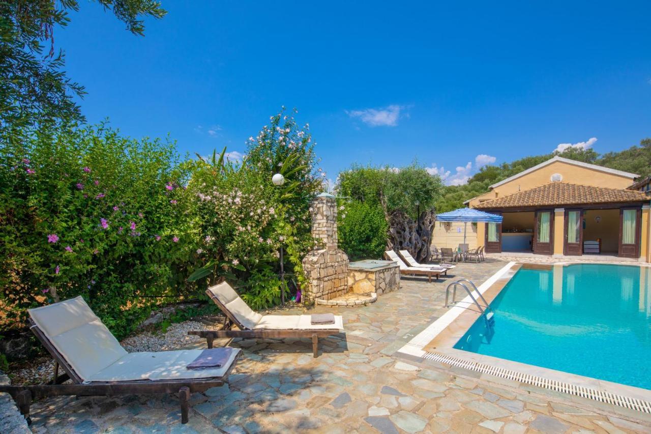 Villa Lianolia Peritheia Exterior foto
